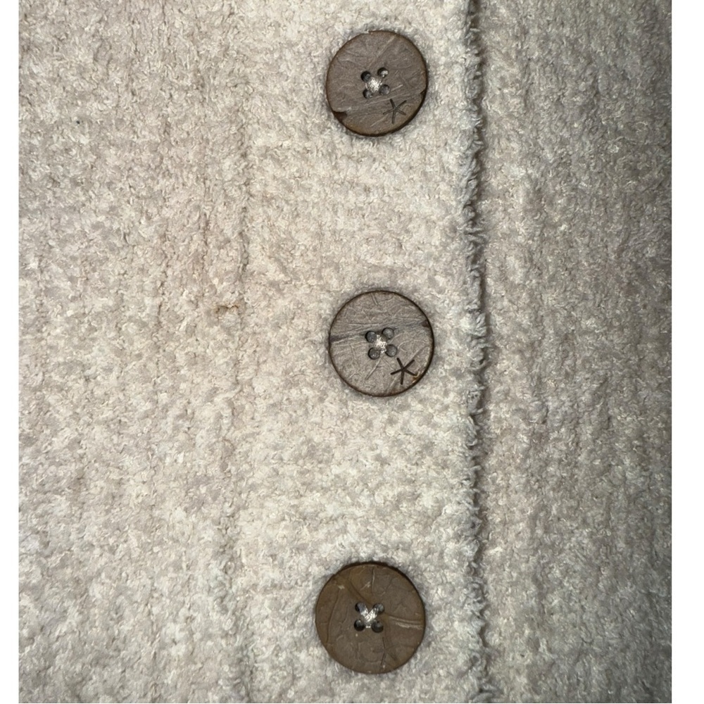 See clip 😍 New Barefoot Dreams Cozychic Button Placket Pullover. NWOT - Picture 13 of 17